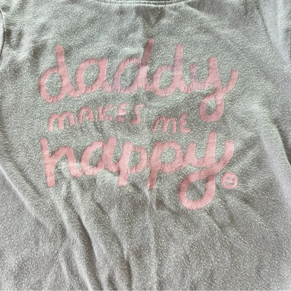 Old‎ Navy Toddler Kids Lavender Graphic Tee w/ Pink Script Daddy Makes Me Happy